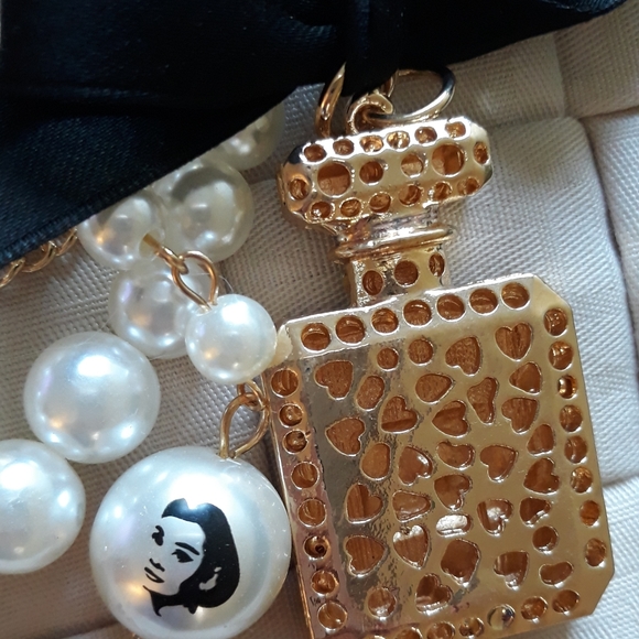 Chanel Fan Key Chain - Picture 3 of 5